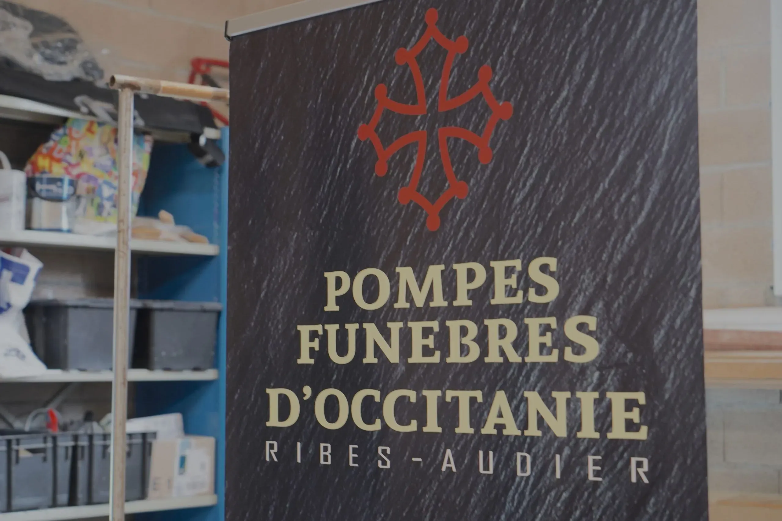 Enseigne de l'agence Pompes Funèbres d'Occitanie (Ribes-Audier).