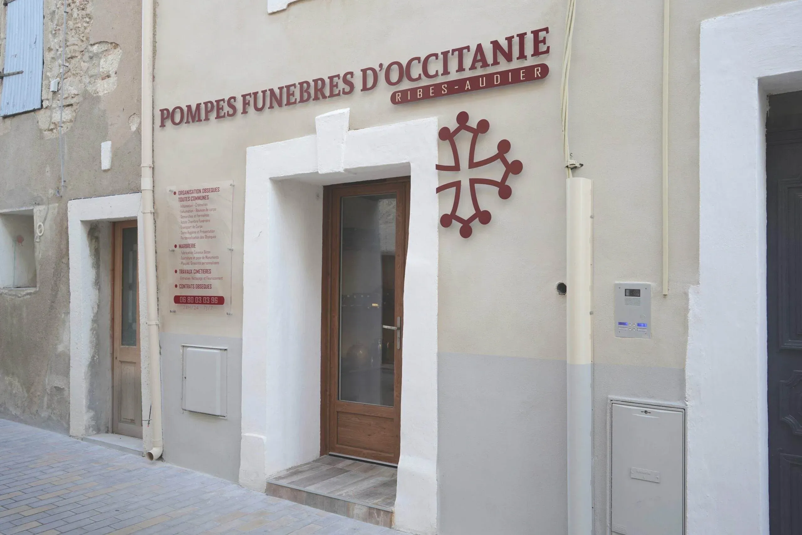 Devanture de l'agence Pompes Funèbres d'Occitanie Ribes-Audier.